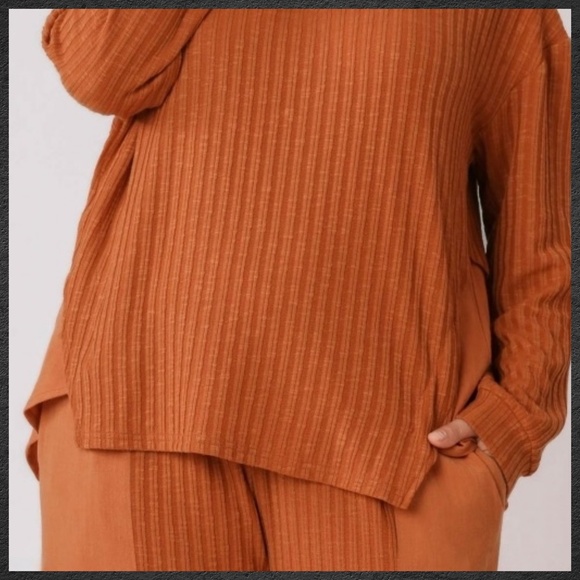 UMGEE Textured Soft Linen Blend Oversized Top & Tiered Ruffled Raw Hem Pants Set - Picture 11 of 16